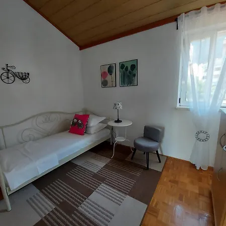 And Dona マカルスカ