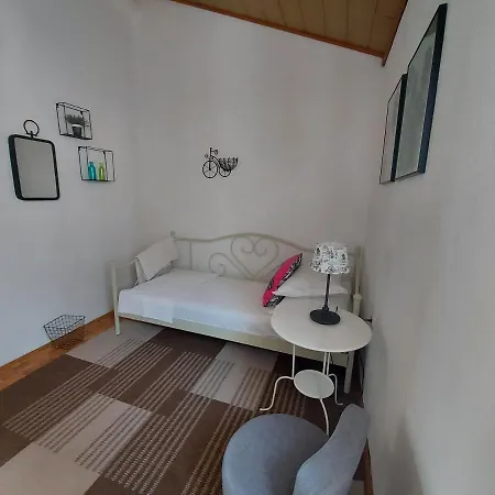 アパート And Dona *