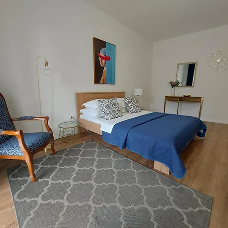 And Dona マカルスカ