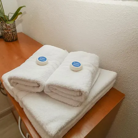 And Dona アパート マカルスカ