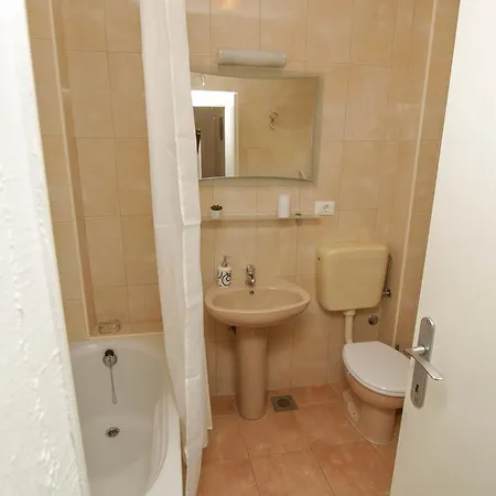 And Dona アパート