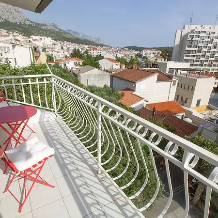 And Dona アパート