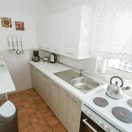 And Dona * マカルスカ