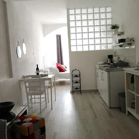 And Dona アパート