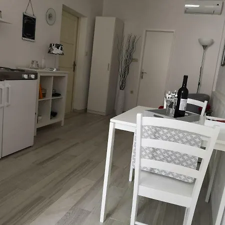 And Dona * マカルスカ